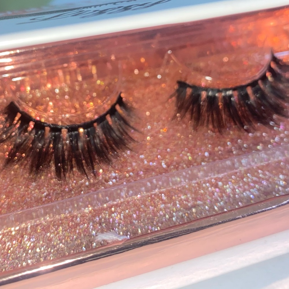 eyelashes - Picture 2 of 2